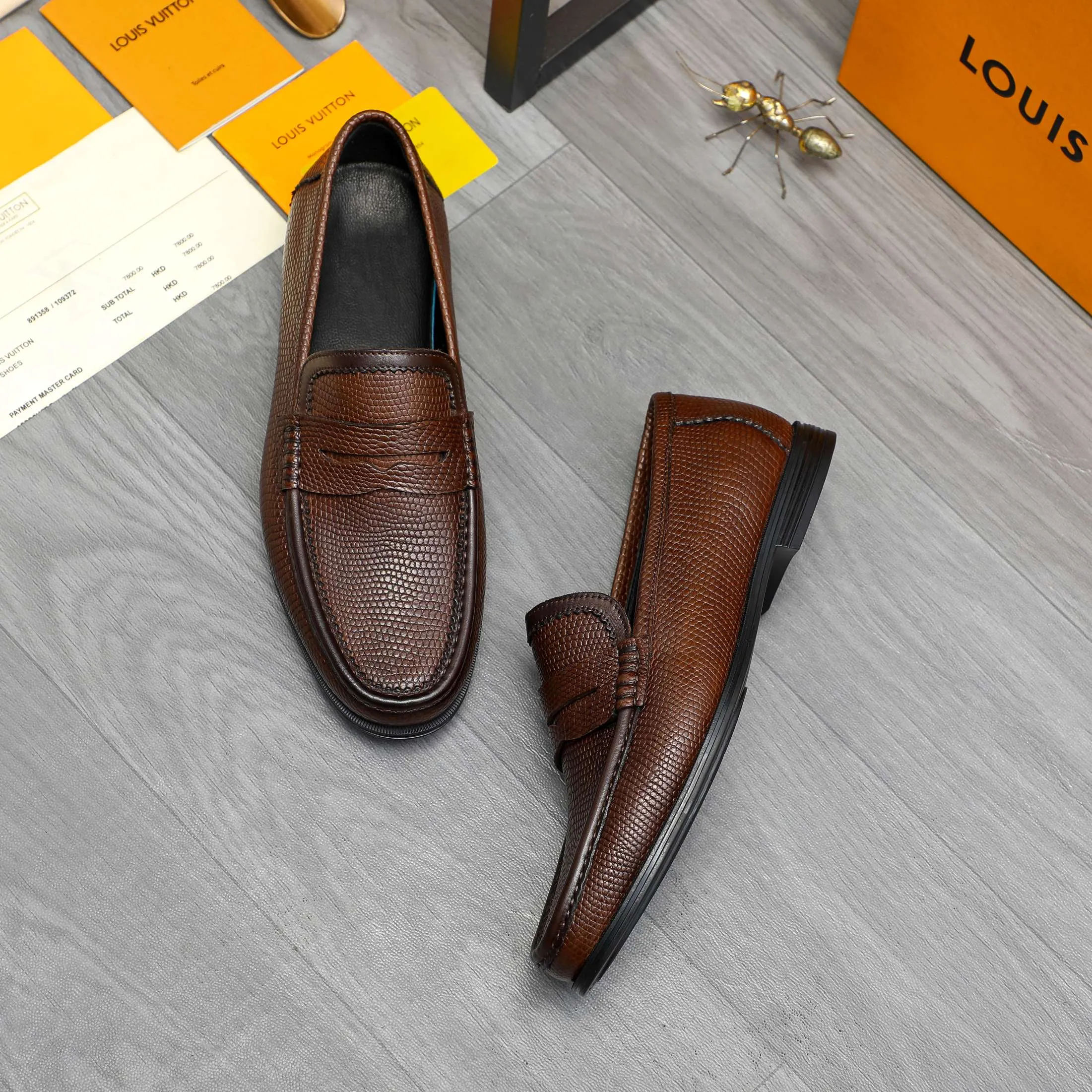 Men's shoes 💰p442 Product trademark: LV (Louis Vuitton) business slip-on leather shoes. Regular size: 38-46 (45.46 is custom-made and non-refundable) Product materials: Selected high-quality grained cowhide upper, cowhide lining, rubber outsole